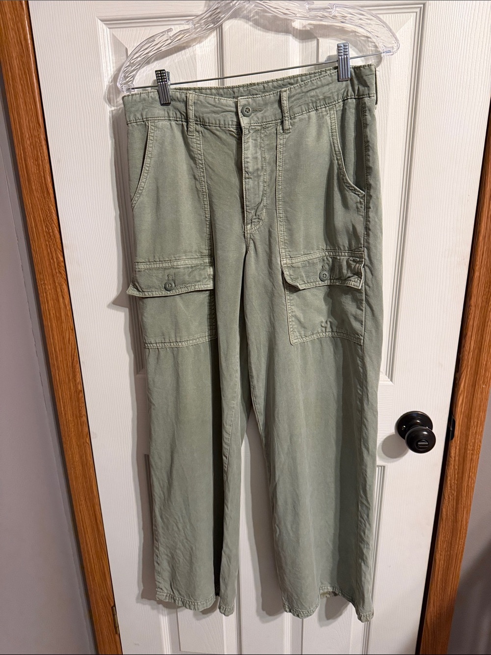 American Eagle Outfitters Wide-Leg Cargo Pants in Light Olive